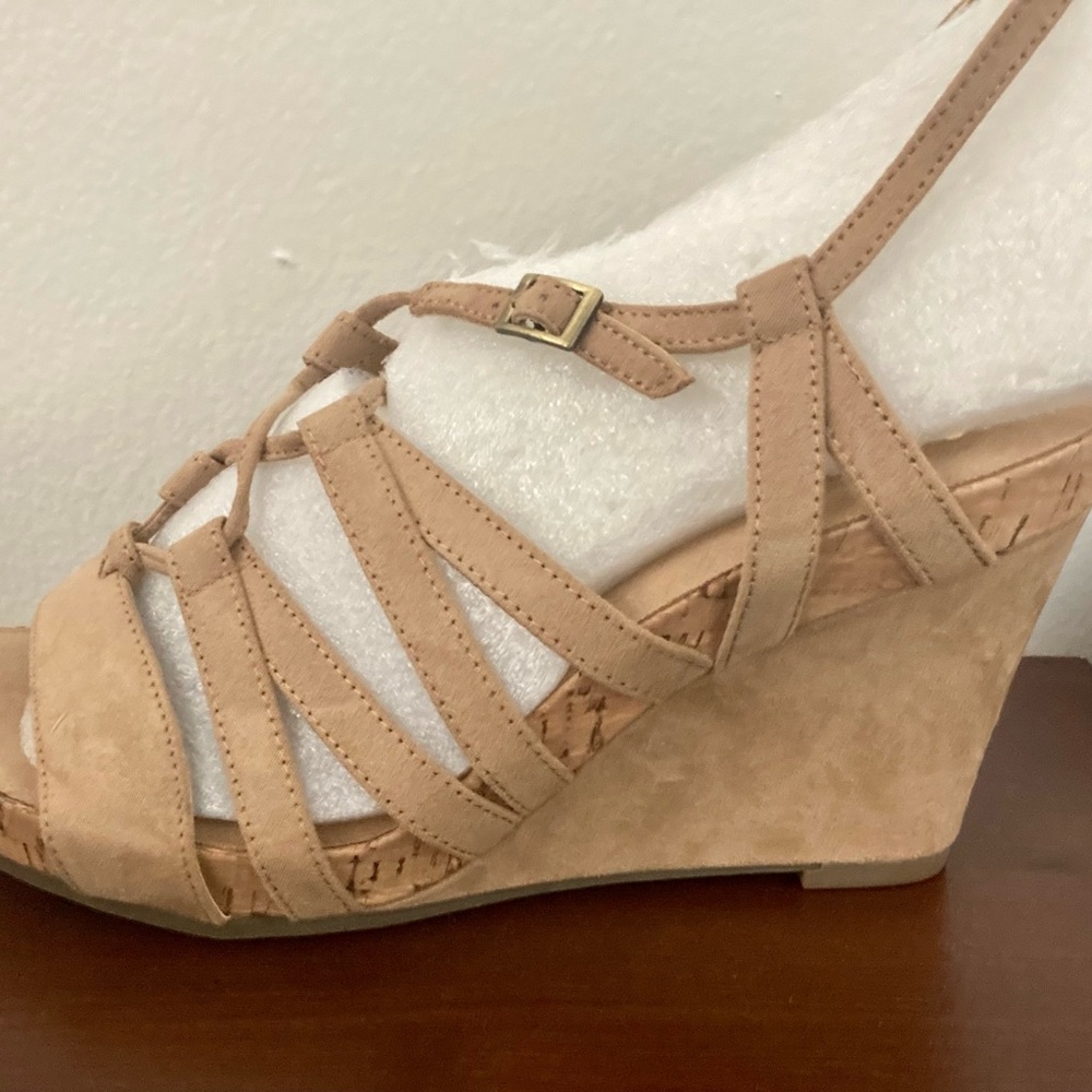 Aerosoles A2 wedge, size 8.5M, nude/beige